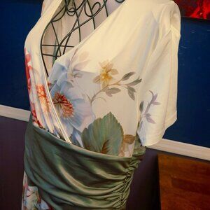 Unbranded ~ Sz XL ~ Floral Dress with  Built in Waist Band ~ Excellent Condition